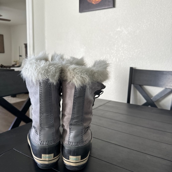 Sorel size 7 grey furlined duckboots - Picture 3 of 6
